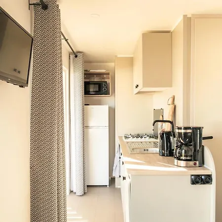 Camping Grande Avec Wifi, Jardin, 10 Couchages à Saint-denis-d'oléron - Fr-1-246a-226 3*